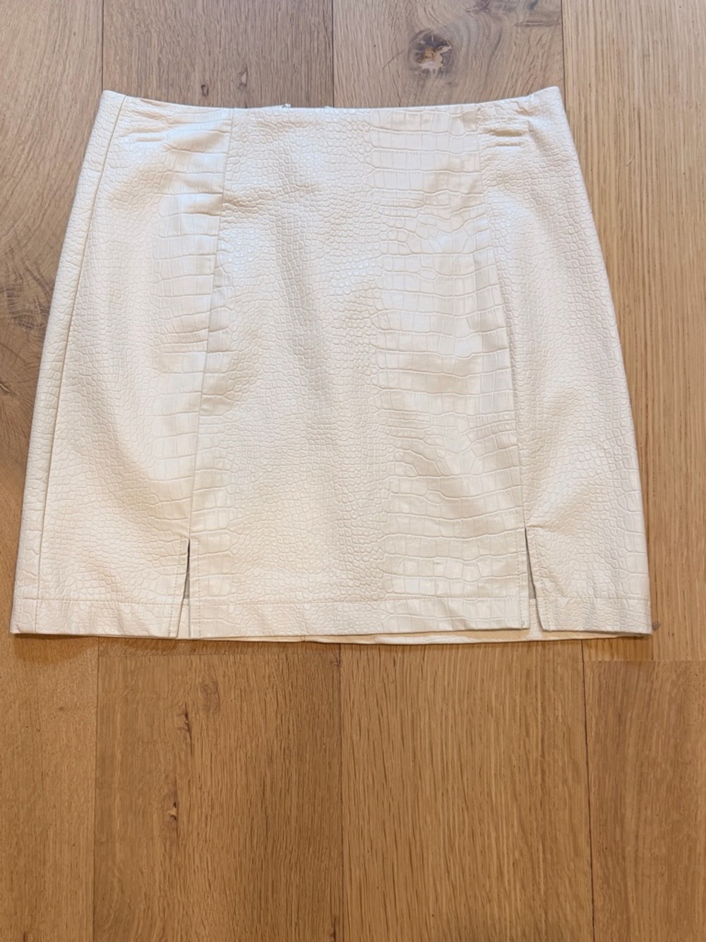 Alya Croc Embossed Faux Leather Mini Skirt Cream Size Small